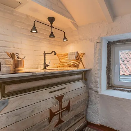 Lovelystay - Distinctive & Unique Next To Se Cathedral Of - 5 Min To Chiado Apartment Lissabon