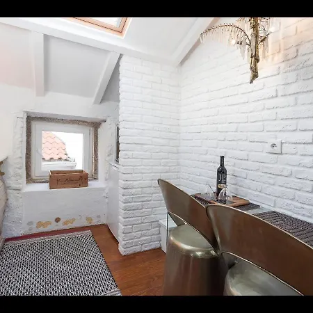 Апартаменты Lovelystay - Distinctive & Unique Next To Se Cathedral Of - 5 Min To Chiado